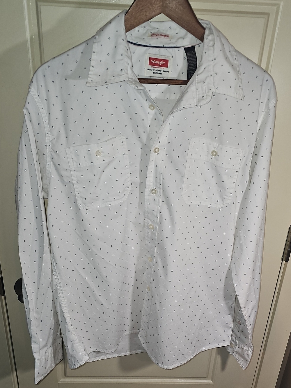 Wrangler Men’s White Long-Sleeve Button-Up Shirt with Dot Print, Size L